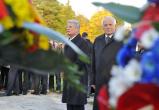 Kladení věnců obou prezidentů u Pomníku dětských obětí války [nové okno]